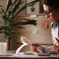 Guvernul dă bani din Fondul de rezervă să plătească salarii de 35.000 lei. - Foto: Freepik