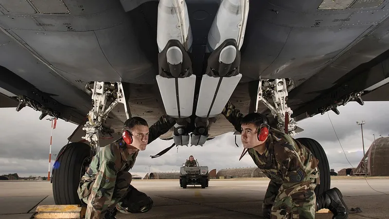România cumpără din SUA bombe de aviație de mare precizie. Costă 84.000.000$ - FOTO: U.S. Air Force photo/Master Sgt. Lance Cheung