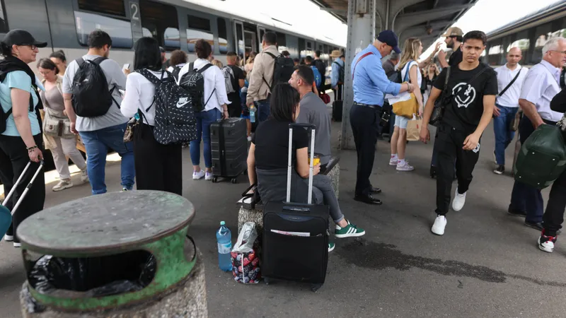 Trafic feroviar în condiţii de avarie spre şi dinspre litoral. ntârzieri de sute de minute - FOTO Inquam Photos / George Călin