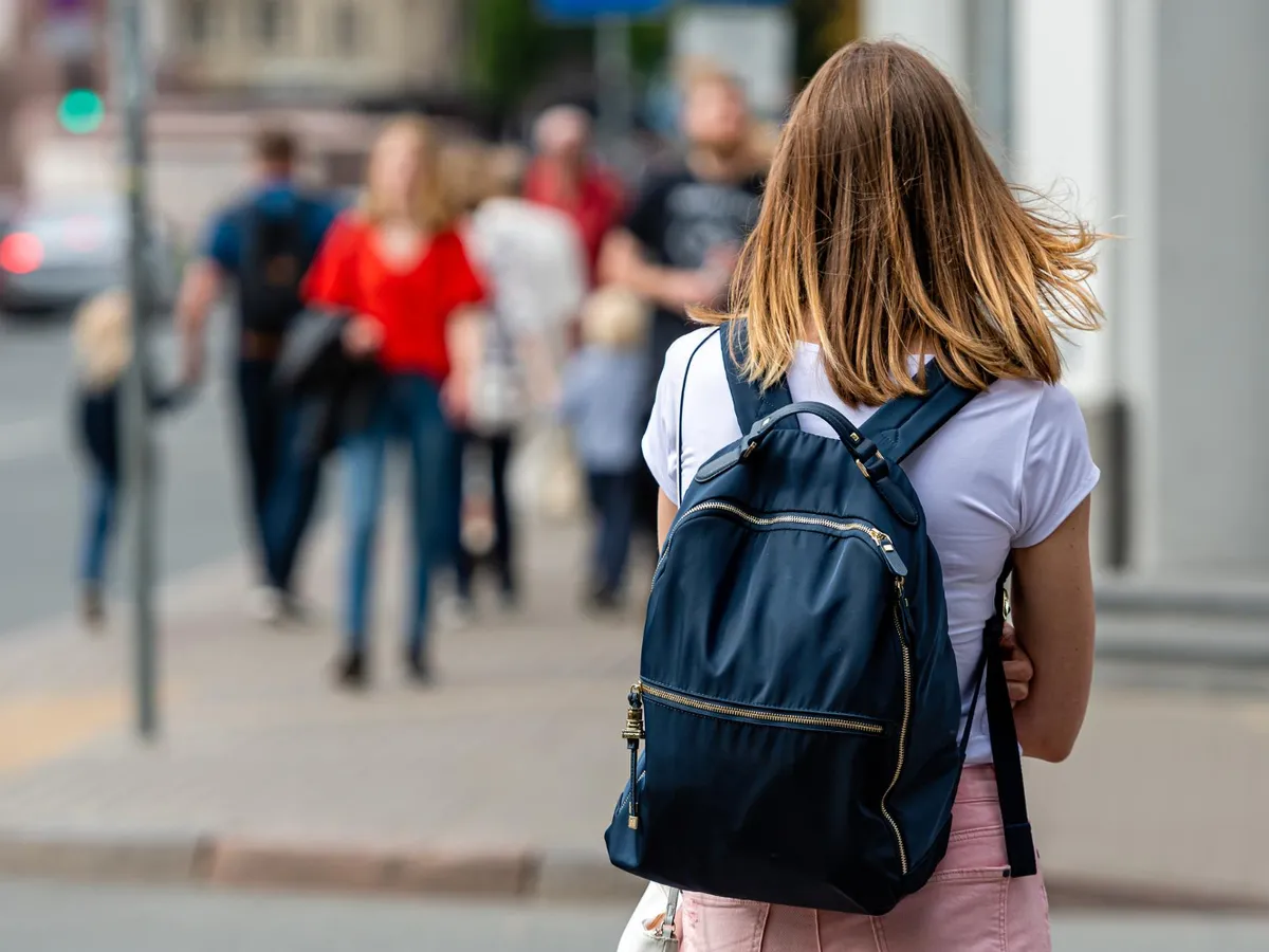 Alocațiile pentru copii în ianuarie 2026: părinții și elevii vor primi banii înainte de reluarea școlii?