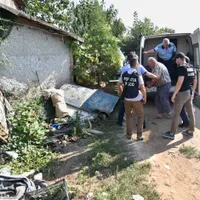 Gheorghe Dincă a fost dus să reconstituie crima. Foto Inquam Photos/Bogdan Dănescu