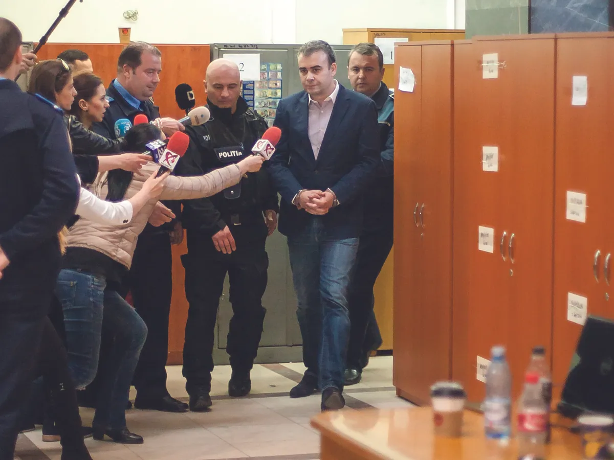 Condamnat  Darius Vâlcov este adus din arestul Poliției Capitalei pentru judecarea, 
la Curtea Supremă, a prelungirii 
arestului preventiv, pe 26 martie 2015