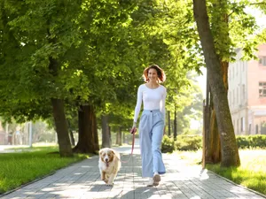 Mersul pe jos: terapia gratuită la îndemâna tuturor. Câți pași trebuie să faci zi de zi? Foto: Shutterstock(footgrafie cu caracter ilustrativ)