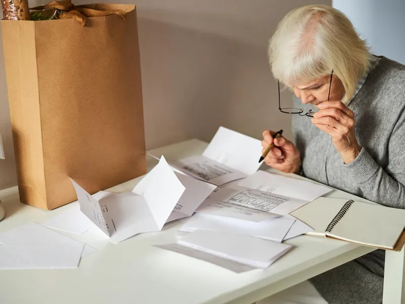 Ce element nou va apărea pe talonul de pensie în august? Veste proastă pentru 1.800.000 pensionari - Foto: Freepik