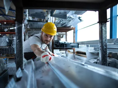 Războiul din Orientul Mijlociu scumpește aluminiul, prețul atinge maximul ultimilor patru ani - Foto: Freepik (Imagine cu rol ilustrativ)