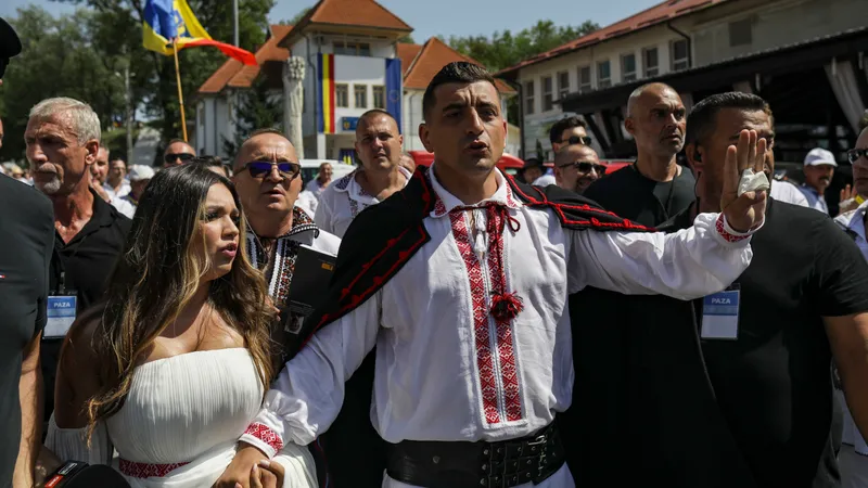 George Simion, întrebat de darul de nuntă de 400.000€. „Faceți pe prostul! Am luat brânză și țuică” - Foto: INQUAM PHOTOS / Octav Ganea