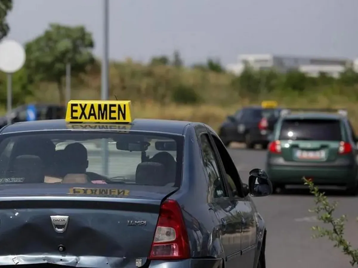 Preşedintele Nicuşor Dan nu e de acord ca șoferii să obțină anumite categorii fără examen scris - Foto: Arhivă (Imagine cu rol ilustrativ)