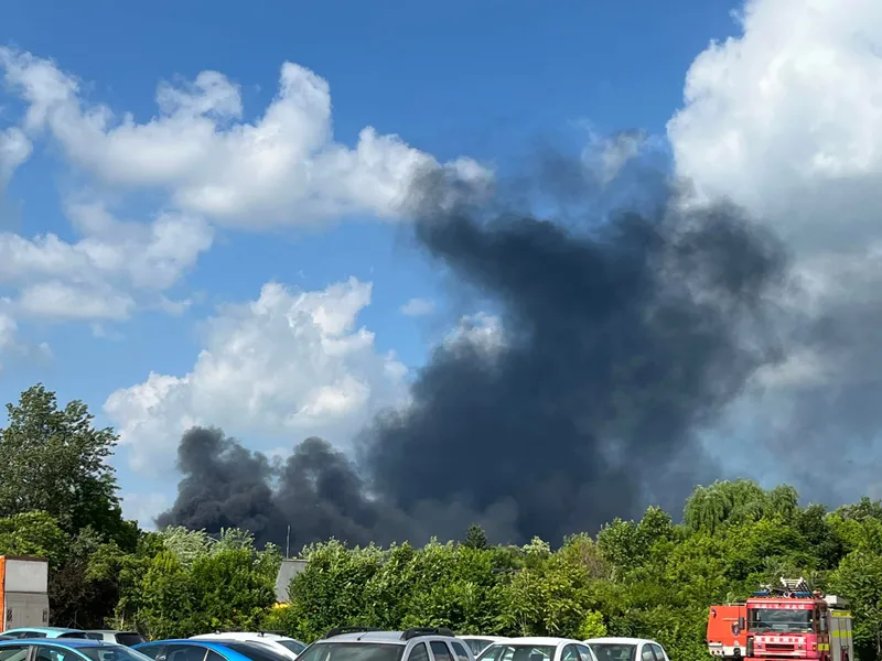 Incendiu în nordul Capitalei / FOTO: facebook.com/Andrei Chircu