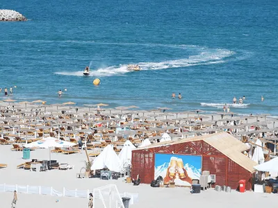 All Inclusive chiar și la două stele: Strategia disperată a hotelierilor de pe litoral pentru a-i readuce pe români la mare