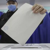 Scandal la alegerile parțiale din Bragadiru: delegații USR PLUS și PMP, scoși din secții. Foto Inquam Photos/Octav Ganea