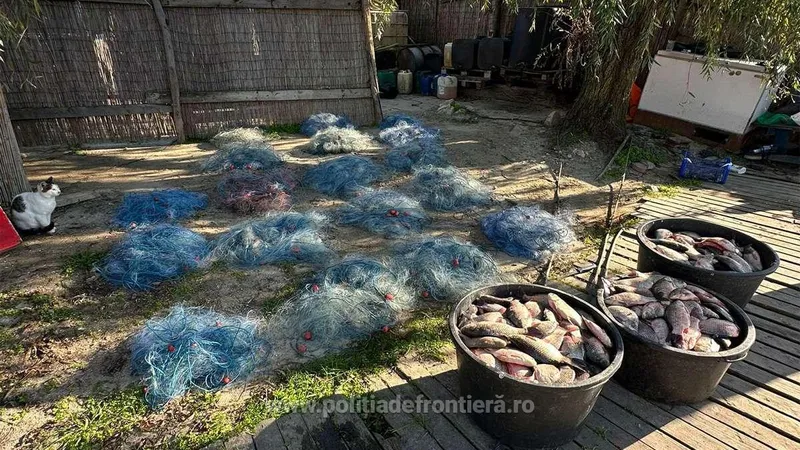 Un kilometru de plase monofilament şi 200 de kilograme de peşte, descoperite de polițiști în Deltă - FOTO Poliția de Frontieră