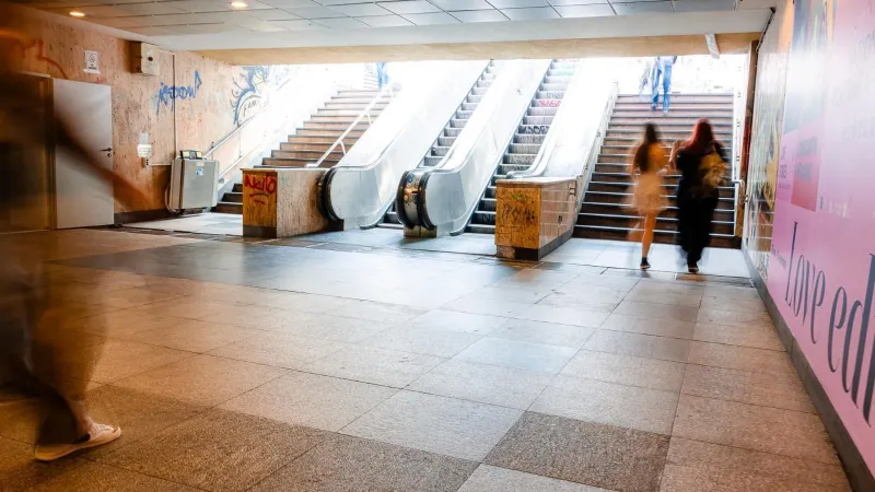 Când vor merge scările rulante din pasajul de la Universitate - Foto: Facebook/Primăria Municipiului București