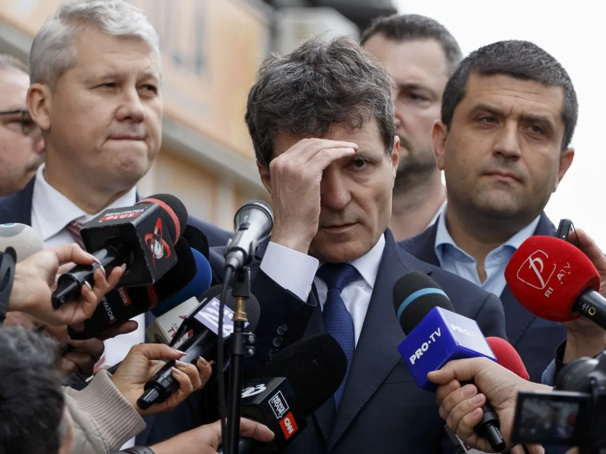 Nicuşor Dan, la Galaţi, la blocul unde a căzut drona rusească - Foto: INQUAM PHOTOS/Ovidiu Iordachi