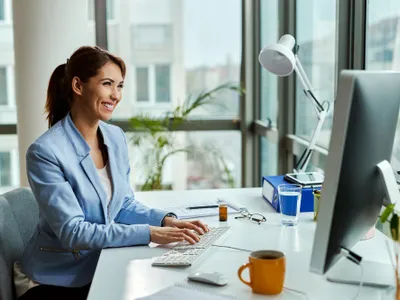 Femeie la birou - Foto: freepik (rol ilustrativ)