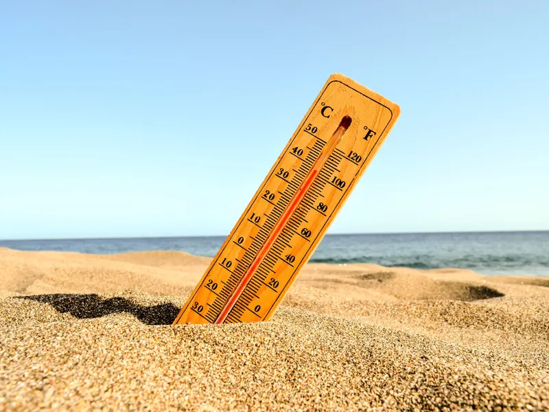 Foto: Vremea este capricioasă în anumite regiuni ale țării. Ce temperaturi sunt așteptate Sursa: Freepik