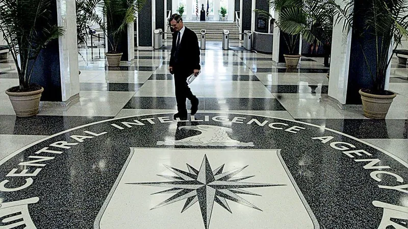 Simbolul CIA pe podeaua sediului din Langley, Virginia