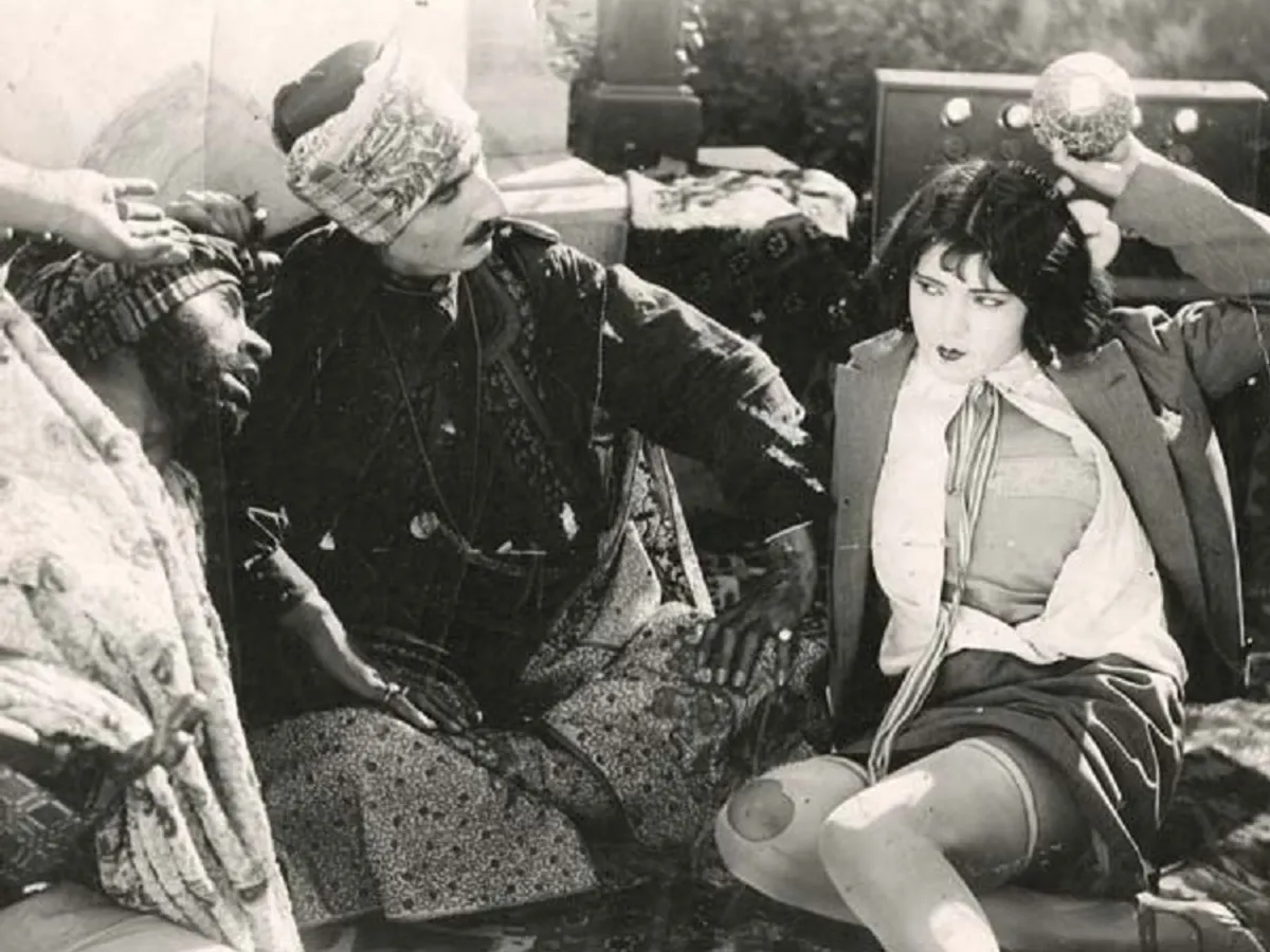 VIDEO Cum erau costumele de baie ale românilor în 1927