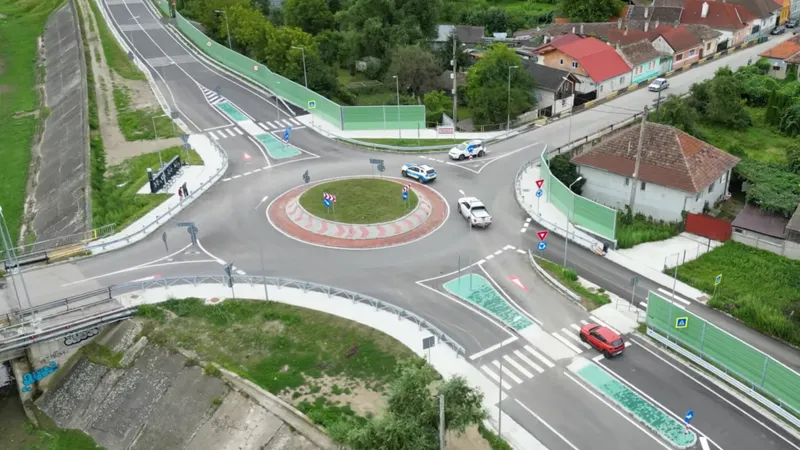 „Minune”! Șoferii pot ocoli Făgărașul pe centură. Are o bandă. Primul accident, după 5 ore - Foto: bunaziuafagaras.ro