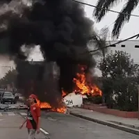 Doi morți și un rănit după ce un avion s-a prăbușit și a explodat în mijlocul unui oraș - FOTO: Twitter