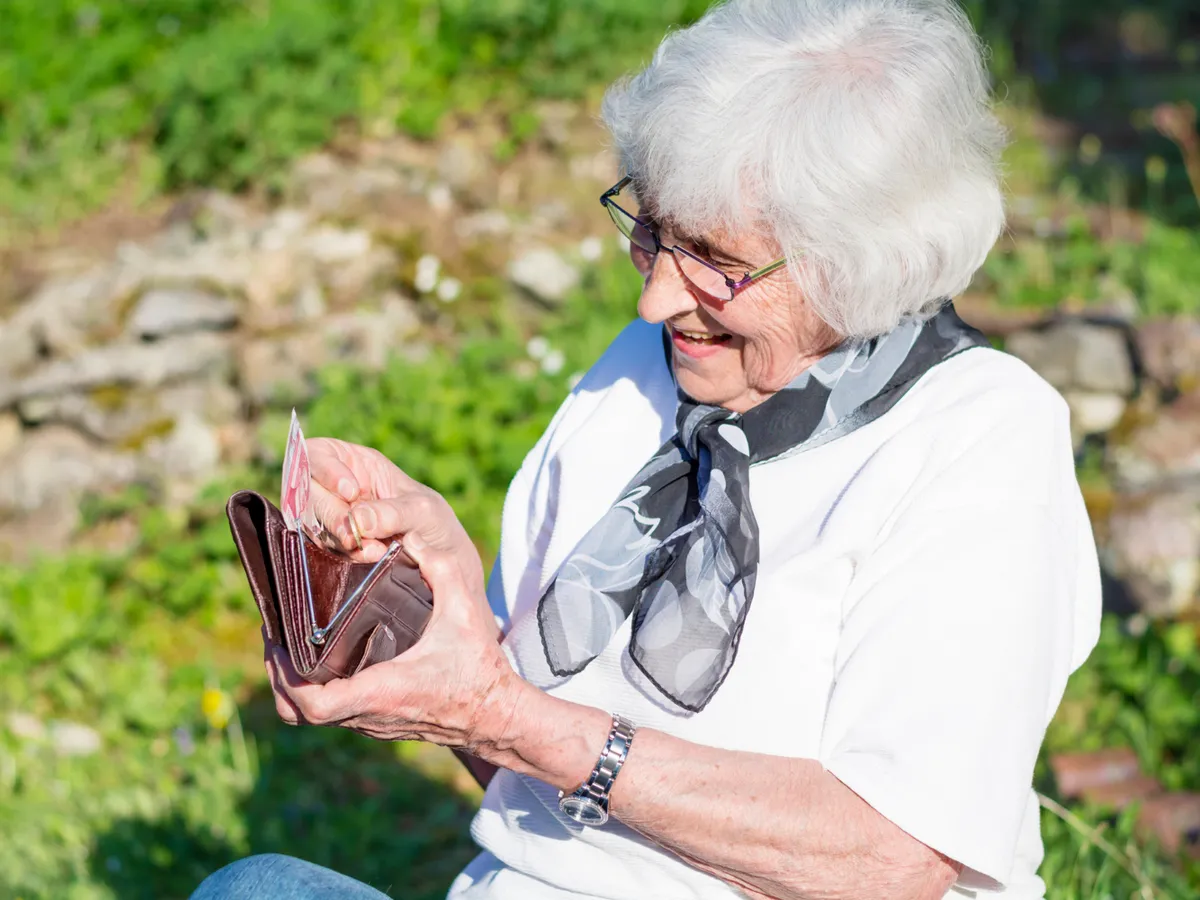 Pensionară cu bani Foto: Freepik (rol ilustrativ)