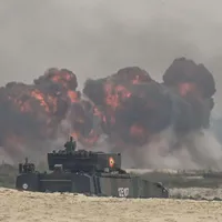 Cum ne apărăm de amenințarea Rusiei? Blindate Piranha V și Jder, dotate cu rachete antitanc Spike - Foto: Profimedia Images (imagine cu rol ilustrativ)