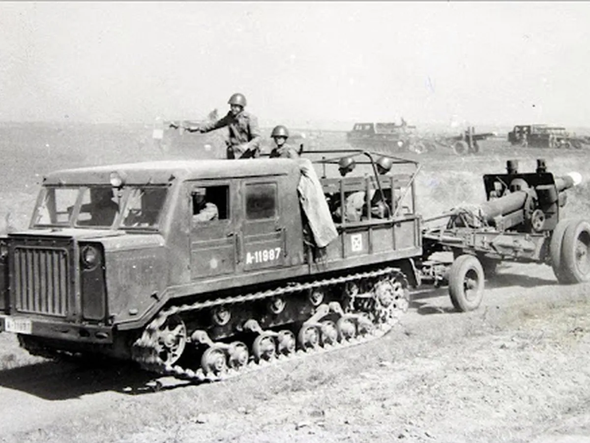 Tractor artilerie rusesc AT-L - Foto: tanks-encyclopedia.com