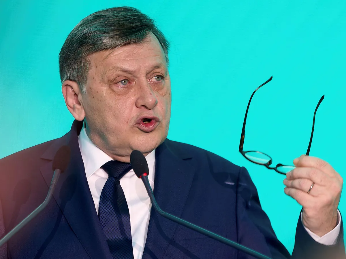 Crin Antonescu răbufnește în fața jurnaliștilor: „Calomniați absolut inacceptabil” - FOTO: Profimedia (imagine cu rol ilustrativ)