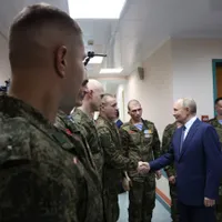 Vladimir Putin și militari - Foto: Profimedia Images (rol ilustrativ)