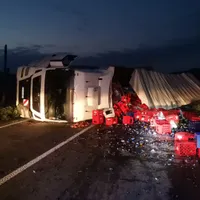 Foto: TIR-ul s-a răsturnat Sursa: ISU Botoșani
