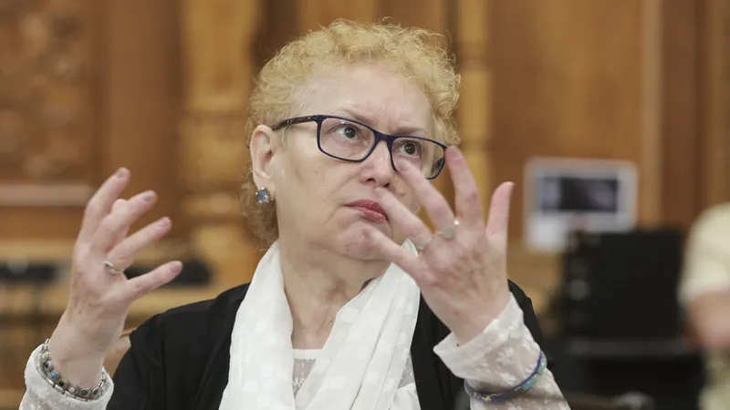 Renate Weber a formulat excepţie de neconstituţionalitate referitor la prevederi din Legea privind Codul silvic. / Foto: Inquam Photos / Octav Ganea