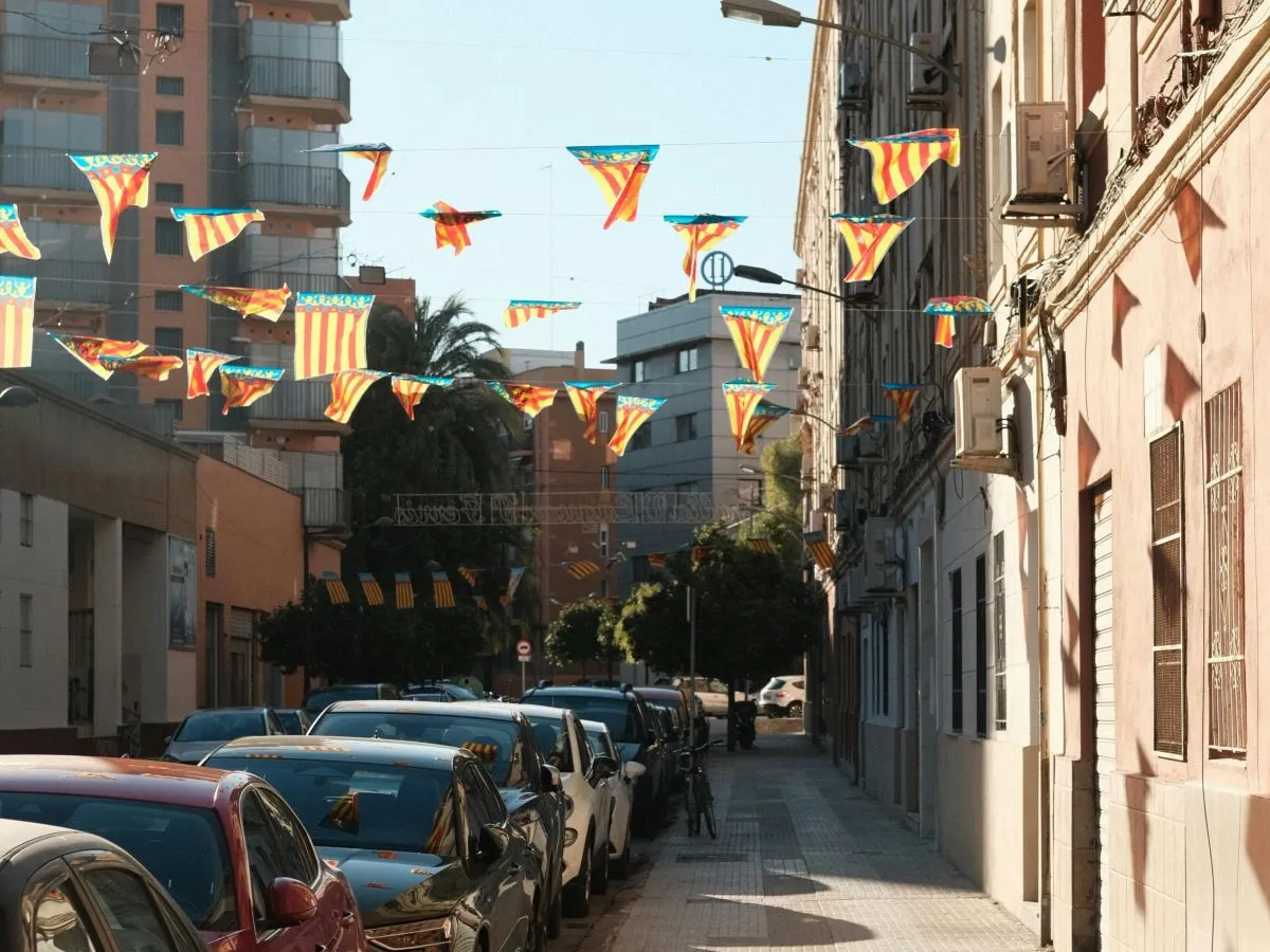 Stradă din Castellon, oraş spaniol cu o comunitate românească foarte puternică - Foto: Pexels/Ayla Meinberg