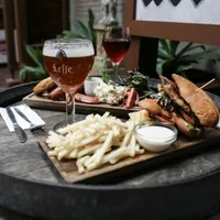 5.000.000.000 € au costat bunurile de larg consum cumpărate de români - Foto: Pexels/Rachel Claire