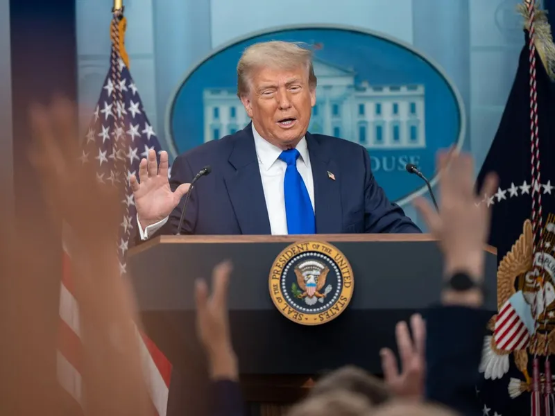 Trump vrea să impună tarife de 17% pe anumite produse din UE. România exportă de 2.200.000.000$ - Foto: Profimedia Images