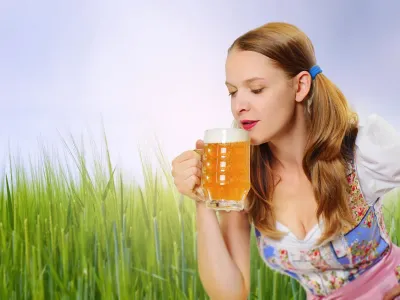 Bere blondă vs bere neagră. Care este mai bună pentru sănătate? Ce tip de bere îngrașă cel mai mult?