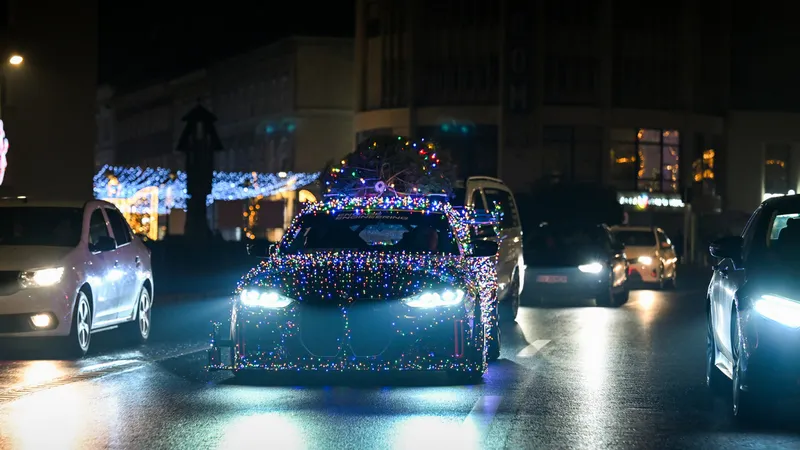 Primul BMW i4 de curse, dezvoltat 100% în România, transformat în sania lui Moș Crăciun - Foto: Flavius Croitoru