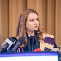 230.000 de români primesc 50% în plus la salariu - Foto: Facebook/Ligia Deca