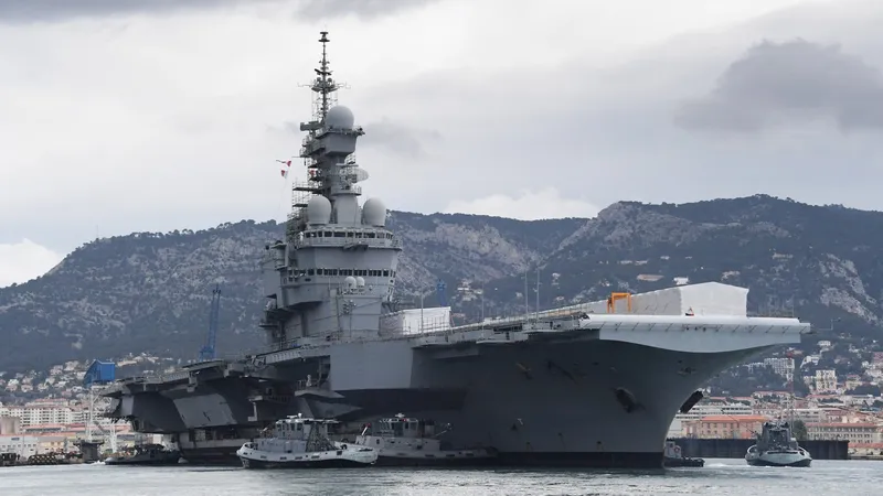 Macron trimite portavionul nuclear, emblema flotei franceze, în Mediterană: Un mesaj pentru Rusia - Foto: Profimedia images