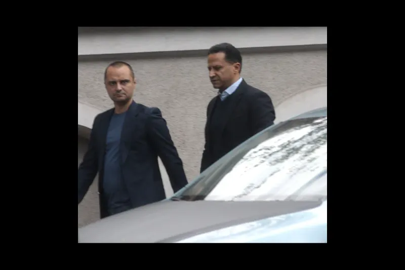 Bogdan Niculescu și El Feki Terek înainte unei întâlniri la restaurantul Doina din București. Sursă foto: cancan.ro