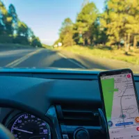 Mașina indică o viteză, Waze, alta. După care trebuie să se ia șoferii pentru a scăpa de amendă - Foto: Profimedia Images - Imagine cu rol ilustrativ