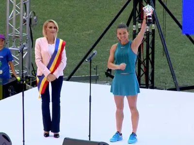 Gabriela Firea nu a fost bine primită de fanii Simonei Halep foto: Digisport