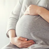 Femeile însărcinate nu dezvoltă forme mai grave ale COVID-19 decât restul populației/FOTO: andreeaarsene.ro