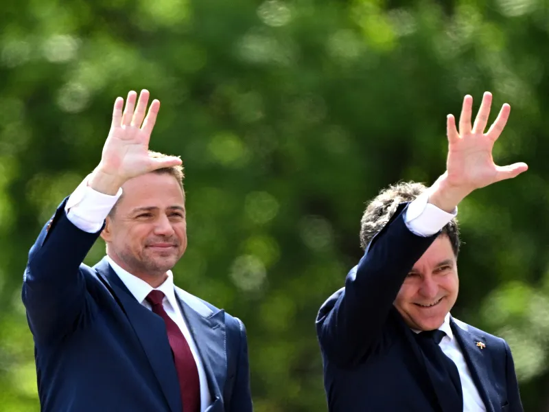 Nicuşor Dan, în Polonia, susținându-l pe Rafał Trzaskowski la alegerile prezidențiale - Foto: Profimedia Images