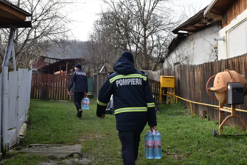 Apă din rezerva de stat pentru sinistrați - Foto: ISU Dâmbovița