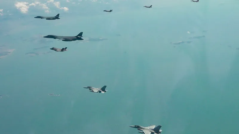 SUA trimit bombardiere B-1B și avioanele F-35 în coasta Coreei de Nord. Kim amenință cu apocalipsa - Foto: Profimedia images