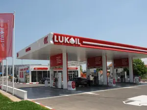 Benzinăriile Lukoil sunt asaltate de reprezentanții instituțiilor din domeniul securității naționale a României