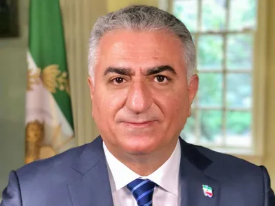Reza Pahlavi, fiu fostului şah înlăturat de ayatollahi, Mohammad Reza Pahlavi Ariamer - Foto: Facebook/The Official Site of Reza Pahlavi