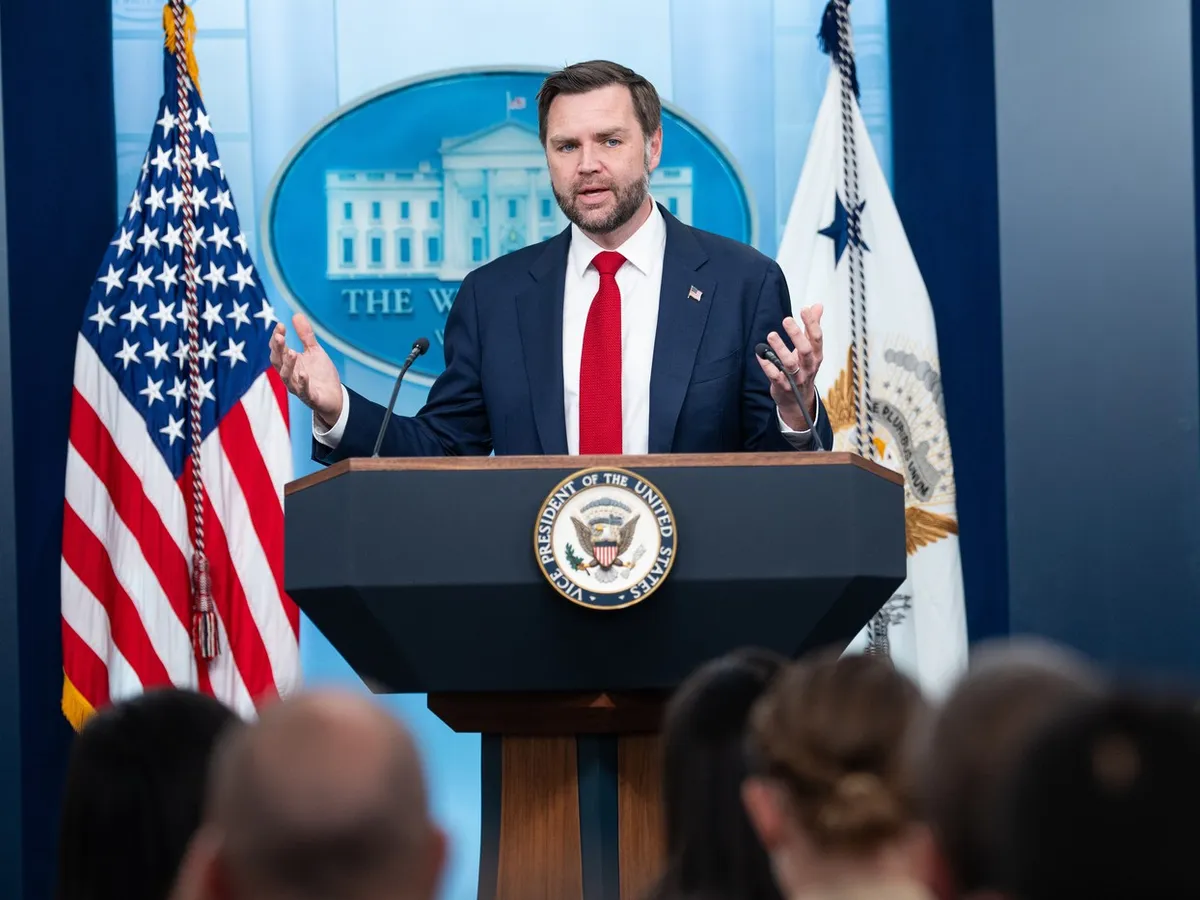 JD Vance nu va mai pleca în Elveția pentru negocierile finale cu Iranul: „Logistica negocierilor nu e simplă”