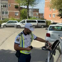 Șofer beat, urmărit pe străzi de Poliție. Când s-a văzut încolțit a aruncat o armă pe geam - Foto: Poliția Română (ro ilustrativ)