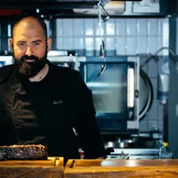 Chef Adi Hădean, „prizonier” în WC o lună din cauza lubeniței. Ce a găsit un laborator în fructe - Foto: Facebook/Adrian Hadean