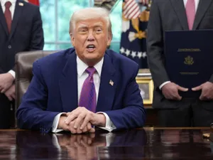 Trump dă un ordin prin care imigranţilor ilegali li se oferă gratis un zbor pentru a pleca din SUA